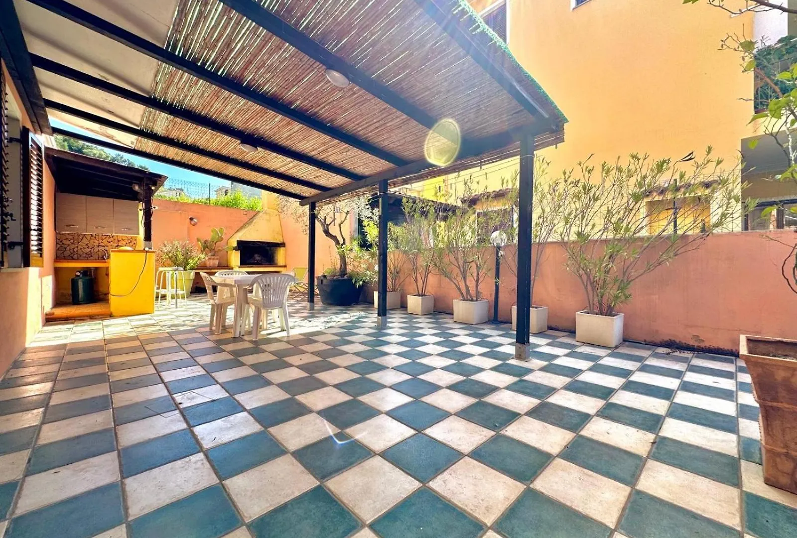 Patio Apartment Bari Sardo